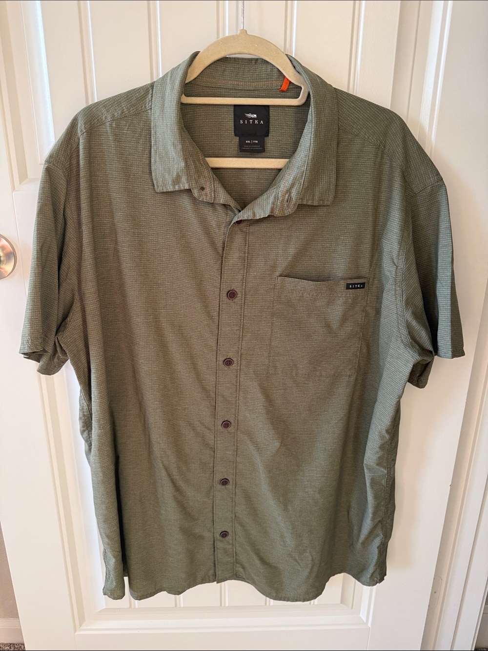 Sitka Men's Short-Sleeve Casual Button-Down Shirt in Olive